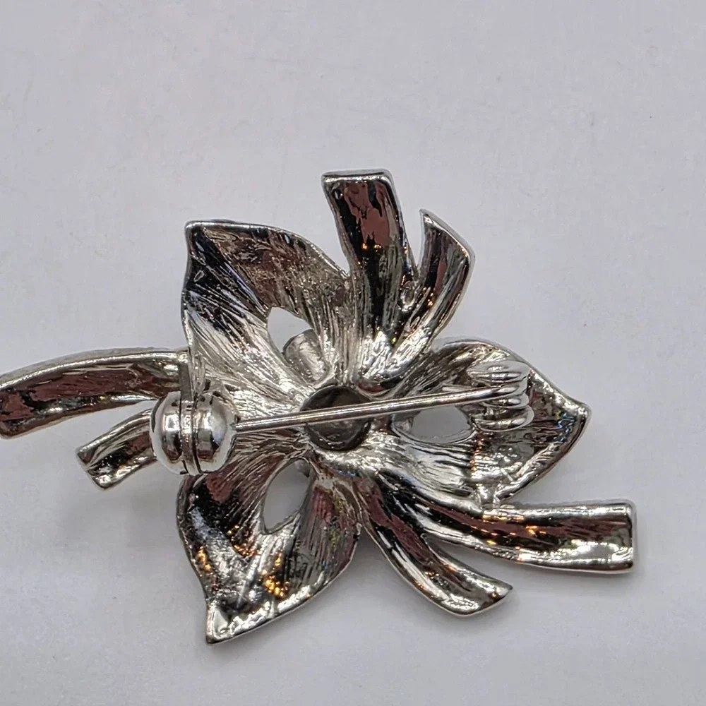 Vintage Rhinestone Bow Brooch Silver Tone Flower Pin Sparkling Crystal‎ Wedding